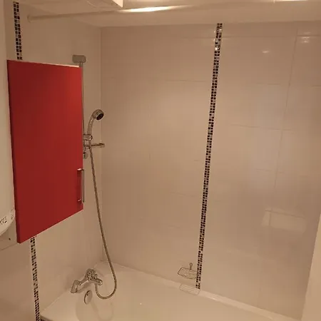 Apartment Grand Studio Avec Balcon, Bord De Mer Et Box *