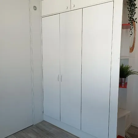 Grand Studio Avec Balcon, Bord De Mer Et Box